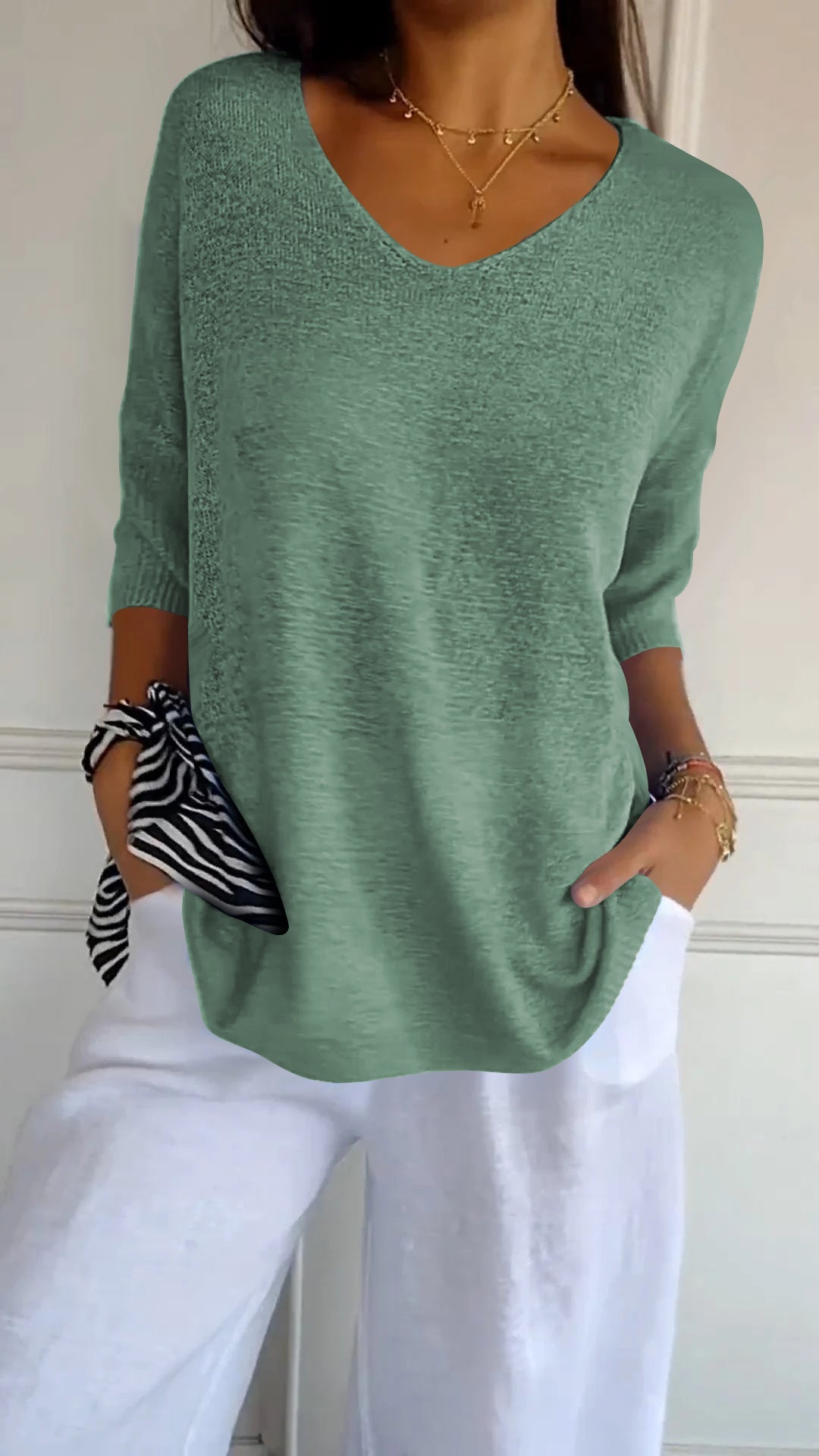 Lunéria™ Top Col V – Élégance Simple & Confort Léger
