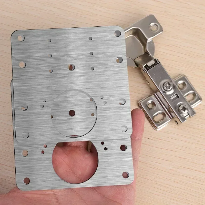 FixiHold™ HingeSaver – Réparez vos portes de placard en quelques minutes