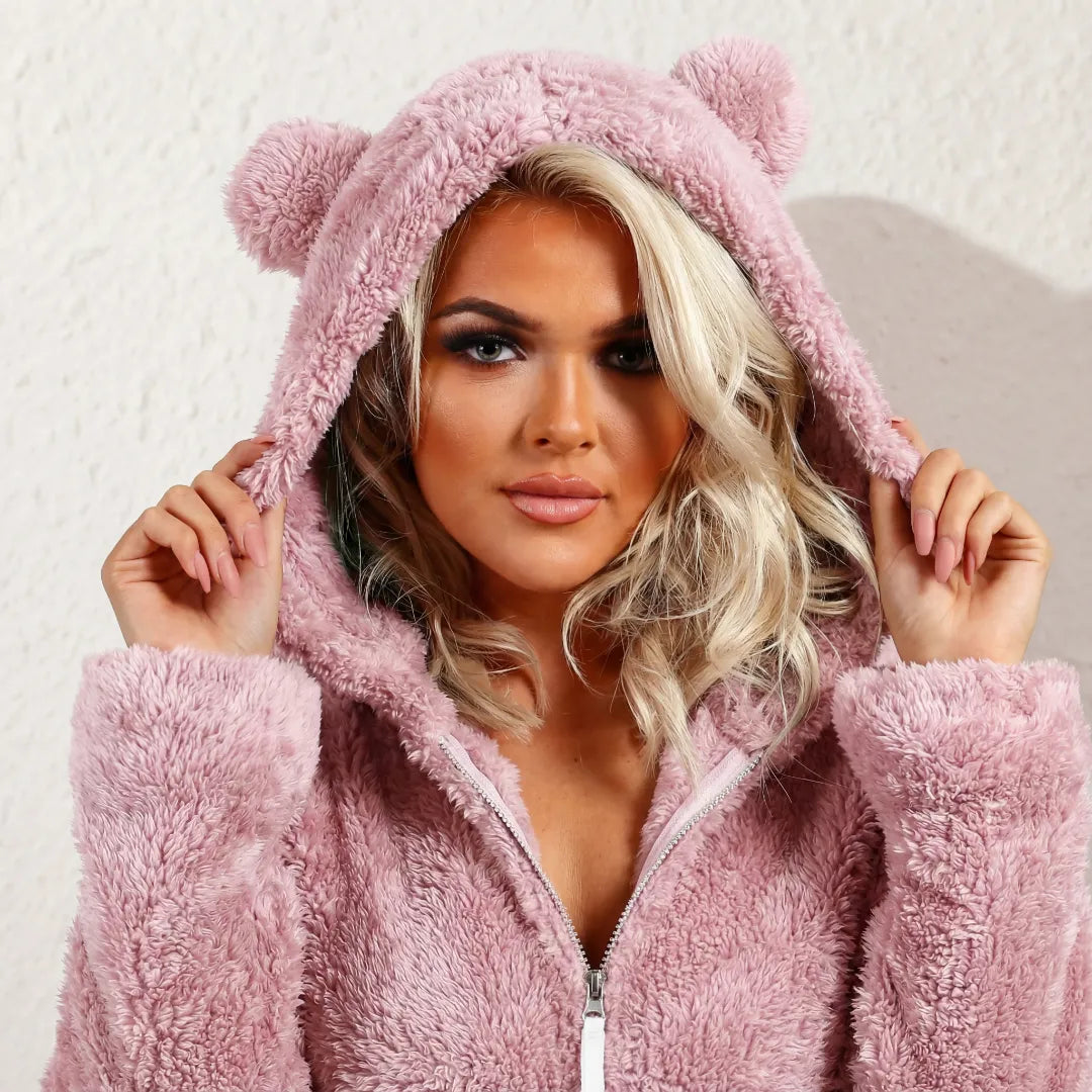 Cozynoa™ Combinaison à capuche en teddy – Confort ultime pour les journées froides