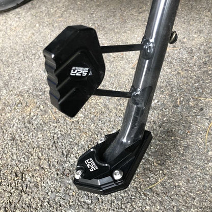 MotoGrip™ – Plaque de Béquille Antidérapante pour Moto